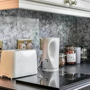 2 Bed Near & Ferry Apartment