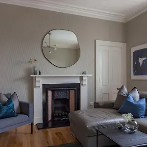 Esslemont Pad Apartment